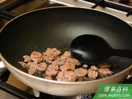 Step 1 用高压锅来烹饪食物。