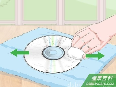 Step 10 轻轻擦拭光盘上的划痕。