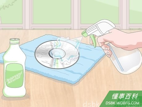 Step 7 在光盘表面喷上少许异丙醇酒精。