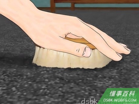 Step 7 抚平地毯上的绒毛来掩盖地毯缝。