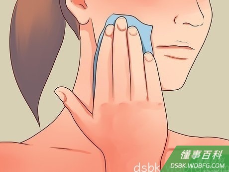 Step 3 使用湿巾,快速清洁。