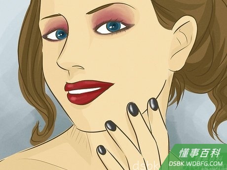 Step 2 涂深色的指甲油、眼部化妆品和口红。