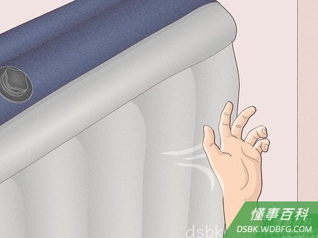 Step 6 不停地用打湿的手背感受泄露的气体,直到找到漏气孔。