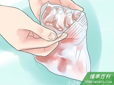 Step 2 将整条小辣椒放入冰箱冷冻。