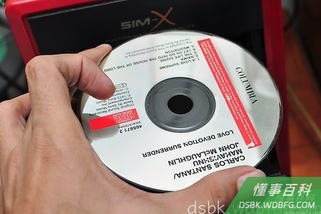 Step 5 把光盘插入DVD播放器。