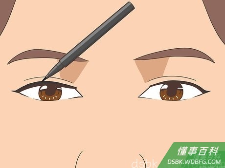 Step 2 用眼线巧妙地勾画眼睑轮廓。