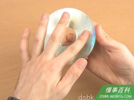 Step 1 给光盘打蜡。