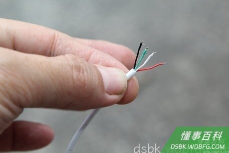 Step 8 将四根电线焊接到四个焊盘上。