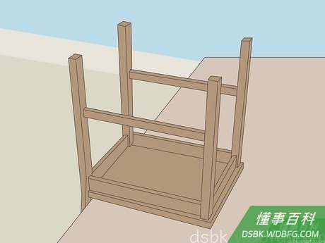 Step 2 把需要修理的椅子头朝下放倒。