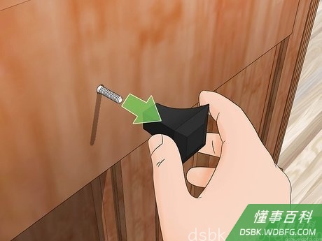 Step 4 拆卸家具的硬件。