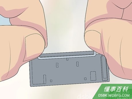 Step 5 固定住大型按键上的金属条。