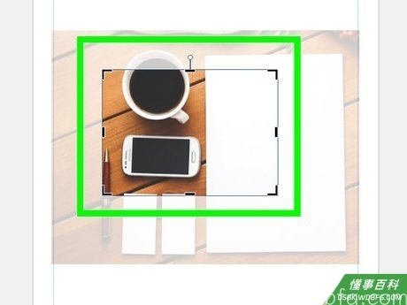 Step 3 根据需要拖动图片边缘或角落的裁剪手柄。