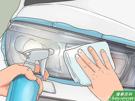 Step 2 洗掉车灯玻璃上的砂子和尘土。