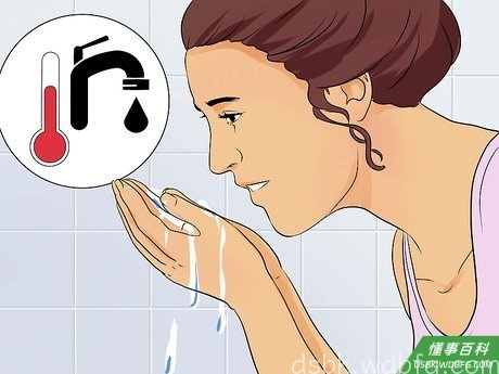 Step 1 用温水弄湿皮肤...