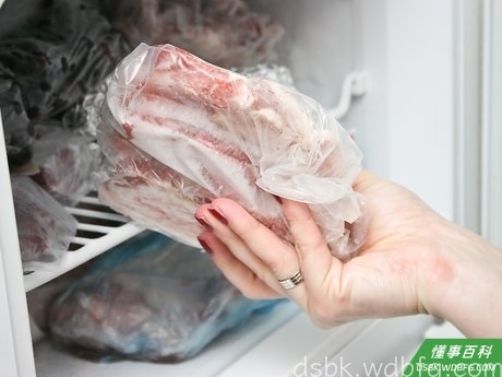 Step 1 立刻将买回来的大肉块冷藏。