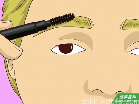 Step 1 向上刷你的眉毛。