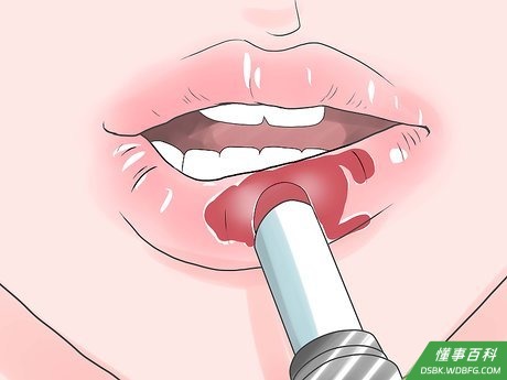 Step 4 如果你希望嘴唇有些颜色的话,可以涂上唇彩或是颜色持久的口红。