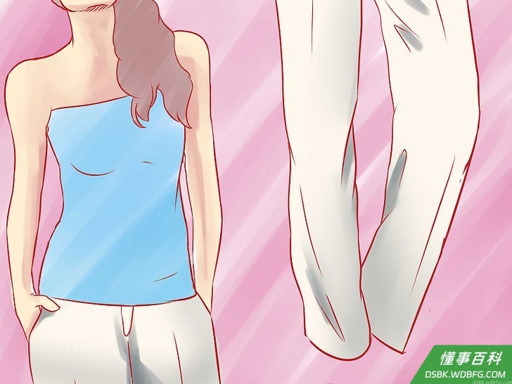 Step 4 黑色的抹胸搭配白色的卡普里裤。