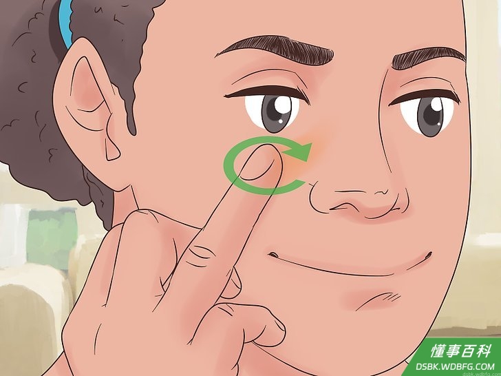 Step 6 在眼睛下面用百洛油，减轻黑眼圈。