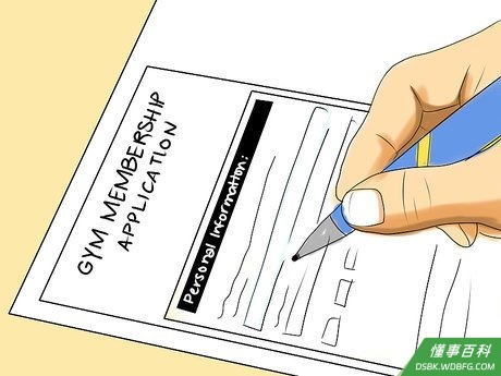Step 4 到健身房或购买健身器械训练。