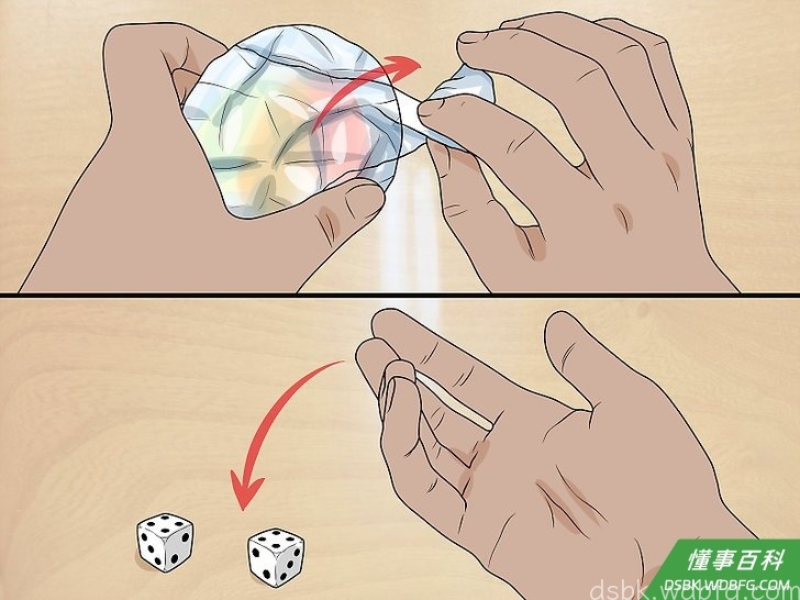 Step 3 在一个玩家试图掷出两个相同的数字时，另一个玩家要赶紧将保鲜膜球拆开。