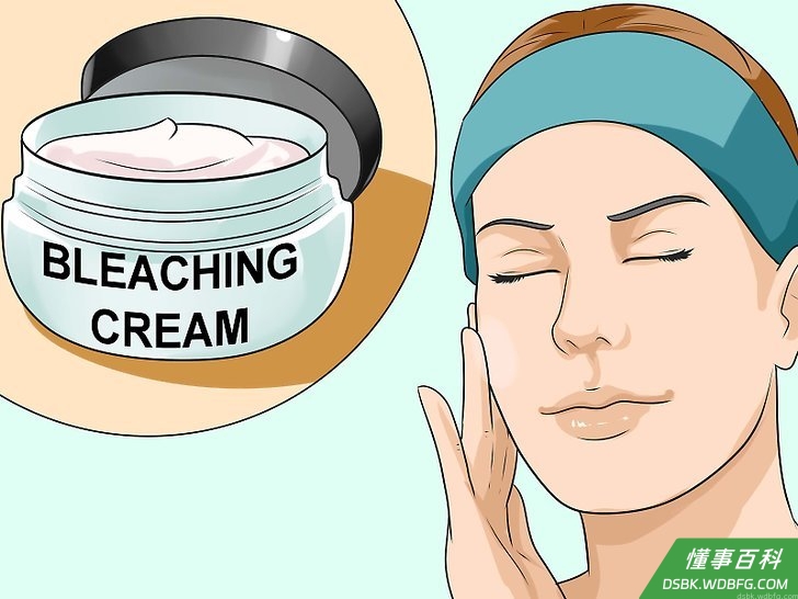 Step 4 将一个软鳄梨和一个煮熟的胡萝卜捣碎在一起。