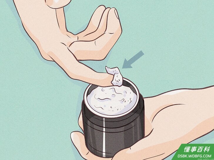 Step 3 用指尖抠一块硬币大小的发油。