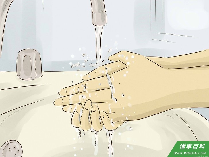 Step 3 触碰月经杯之前，先把双手洗干净。