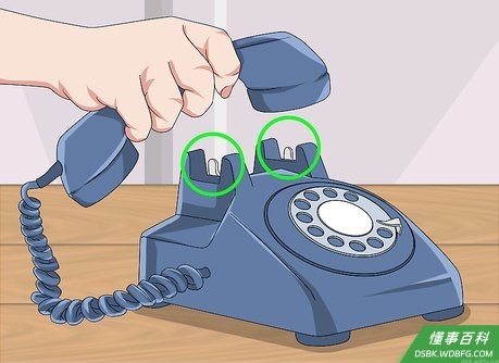 Step 1 把听筒从底座支架上取下。