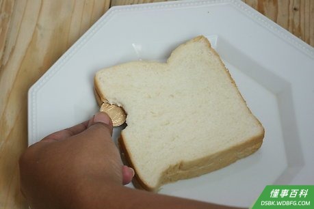 Step 4 把小金币藏进食物下方。
