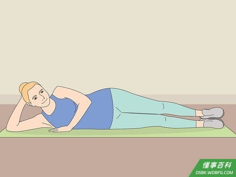 Step 1 侧躺，屈臂，将头枕在手。