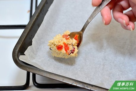 Step 7 舀出饼干。