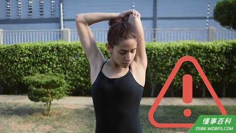 Step 2 如果在你锻炼之前做拉伸，将会让你的中枢神经系统休眠，来增加你的动作幅度。