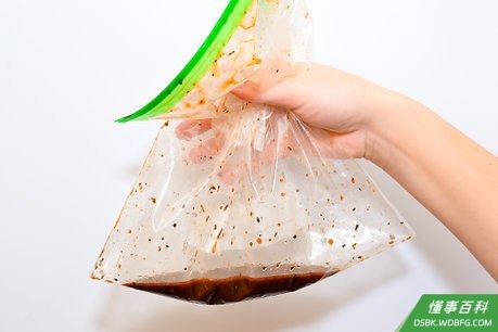 Step 2 制作腌泡汁。