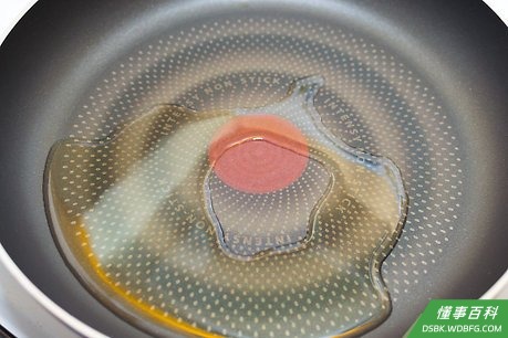 Step 1 在一个大煎锅中热油。