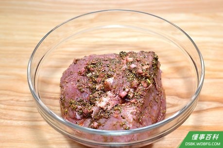 Step 6 让肉回到室温后再烹饪。