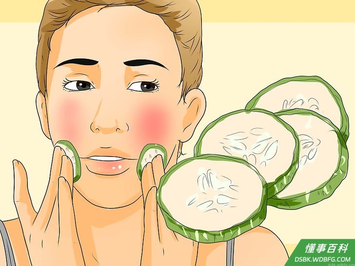 Step 2 在皮肤上贴黄瓜片。