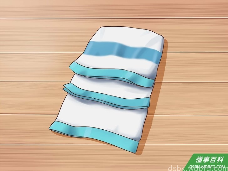 Step 2 打开尿不湿包装并摊平。