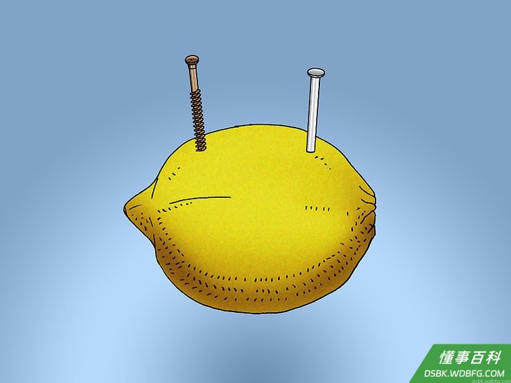 Step 3 在第一个水果上插一片铜片。