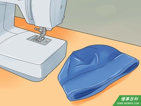 Step 1 缝制一顶绒布比尼帽或绒布帽。