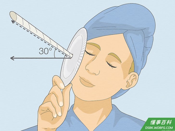 Step 9 把耳烛的锥形端插入耳道。