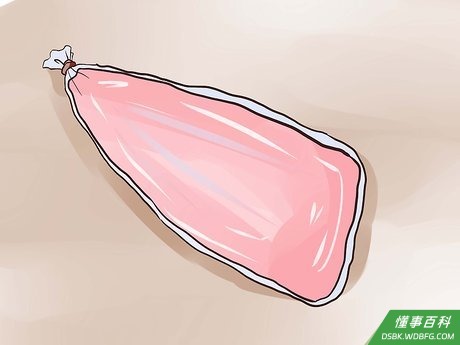 Step 2 短期存储：鱼要完全冷却，然后包在食品级保鲜膜或蜡纸中（如果鱼还没有完全冷却就包起来的话会加快霉菌生长）。...