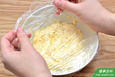 Step 1 制作意大利饺馅料。