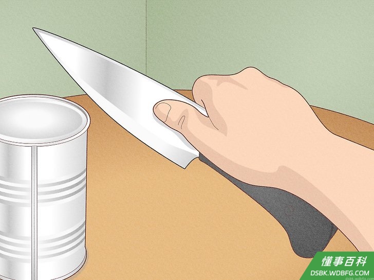 Step 2 手握刀把和刀片连接的地方。