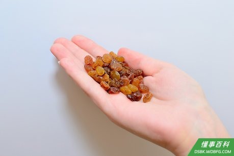 Step 6 拌入葡萄干。