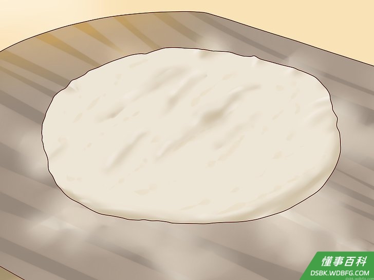Step 1 在铲子上按照你喜欢的方式给披萨定型。