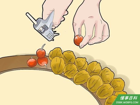 Step 5 然后再把浆果粘上去。