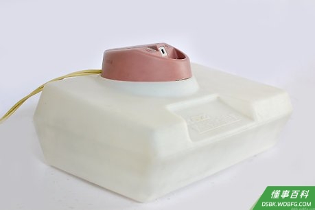 Step 4 将加湿器放在平坦的安全的地方。