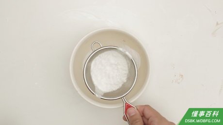Step 3 蛋糕粉、发酵粉、盐混合过筛。