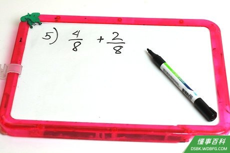 Step 5 将换算好公分母的新算式按照分子分母对齐的格式写好。